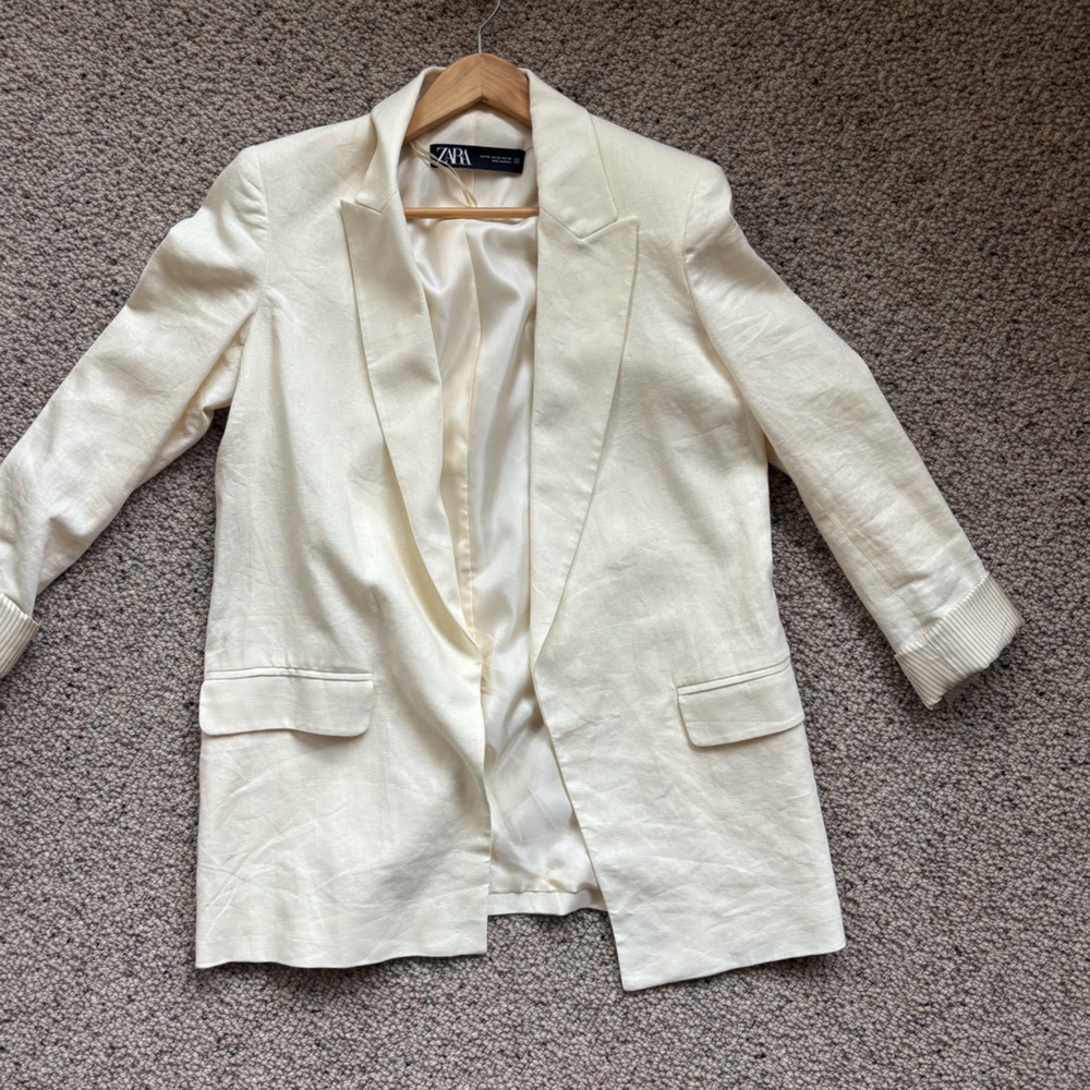 Zara Linen Women's Blazer- buttery cream color w/ shoulder pads